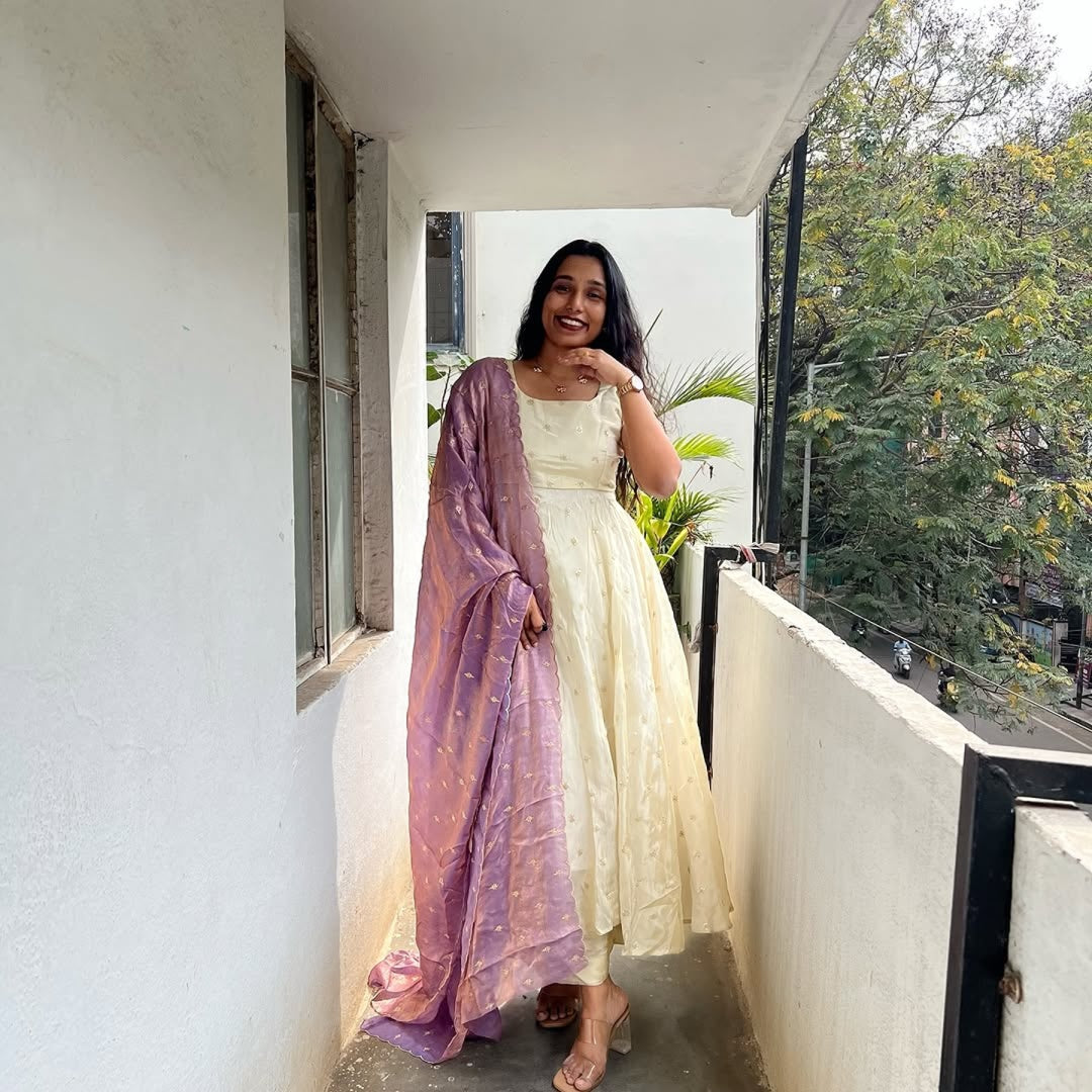 Cream Anarkali Dress with Lavender Dupatta – Elegant Women’s Ethnic Wear